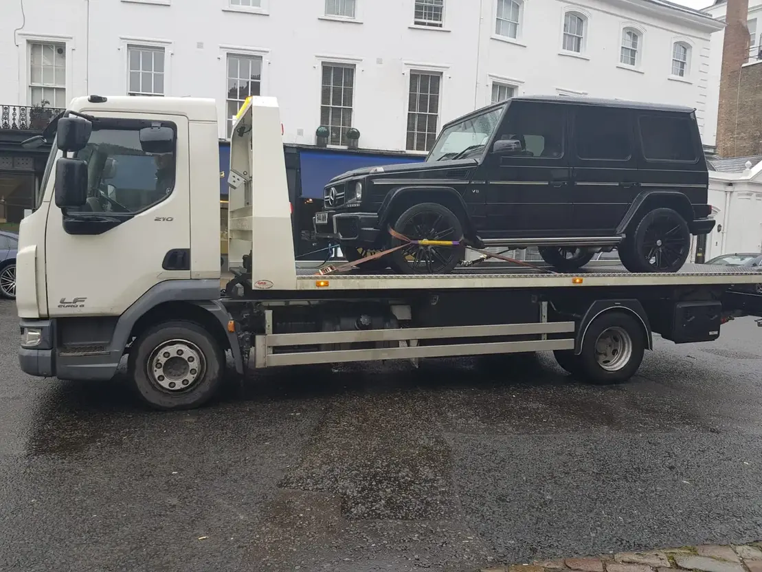 Van recovery London and breakdown recovery services can be booked at a later time to suite you and also up to 6 passengers can be transported at the same time.